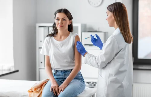 врач проводит кодирование препаратом Дисульфирам